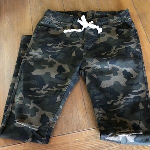 New without tags camo joggers! Med, CUTE!